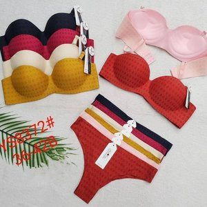 Removable strap padded bra set